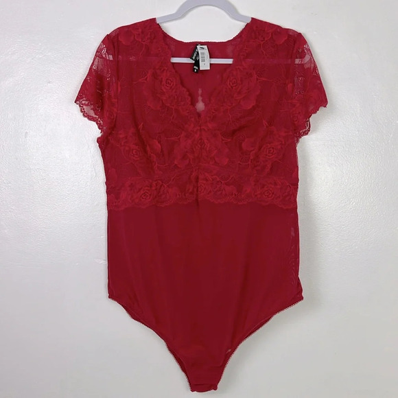 Torrid Curve New Women’s 2X Jester Red Lace Floral Knit Wireless Cup Bodysuit - Picture 1 of 6